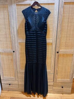 Betsy & Adam Black Cap-Sleeve Textured Maxi Dress